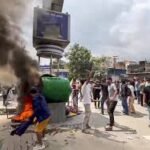 इस सोच ने भी डाला आग में घी: नेपाल में नेताओं के बच्चे जी रहे ऐशो-आराम की जिंदगी, जनता बेरोजगार